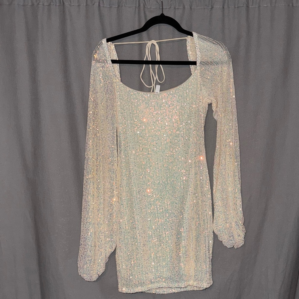 Sequins white dress. Size: large, Brand: Lucy in the sky